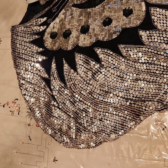 SILVER & BLACK SEQUINED **BUTTERFLY** WOMENS TOP - NEW - Picture 3 of 8